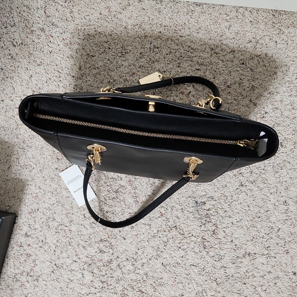 NWT Coach Pebbled Turnlock Chain Tote - Picture 7 of 10